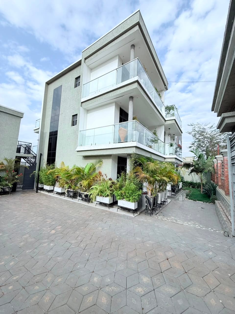 House for rent in Kagarama, Kigali - Comfortable Furnished 9-Bedroom House in Kagarama