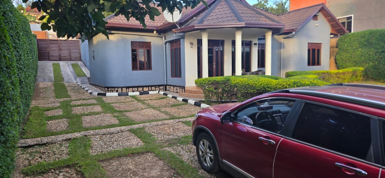 House for rent in Kimironko, Kigali - Bright Furnished 4-Bedroom House in Kimironko