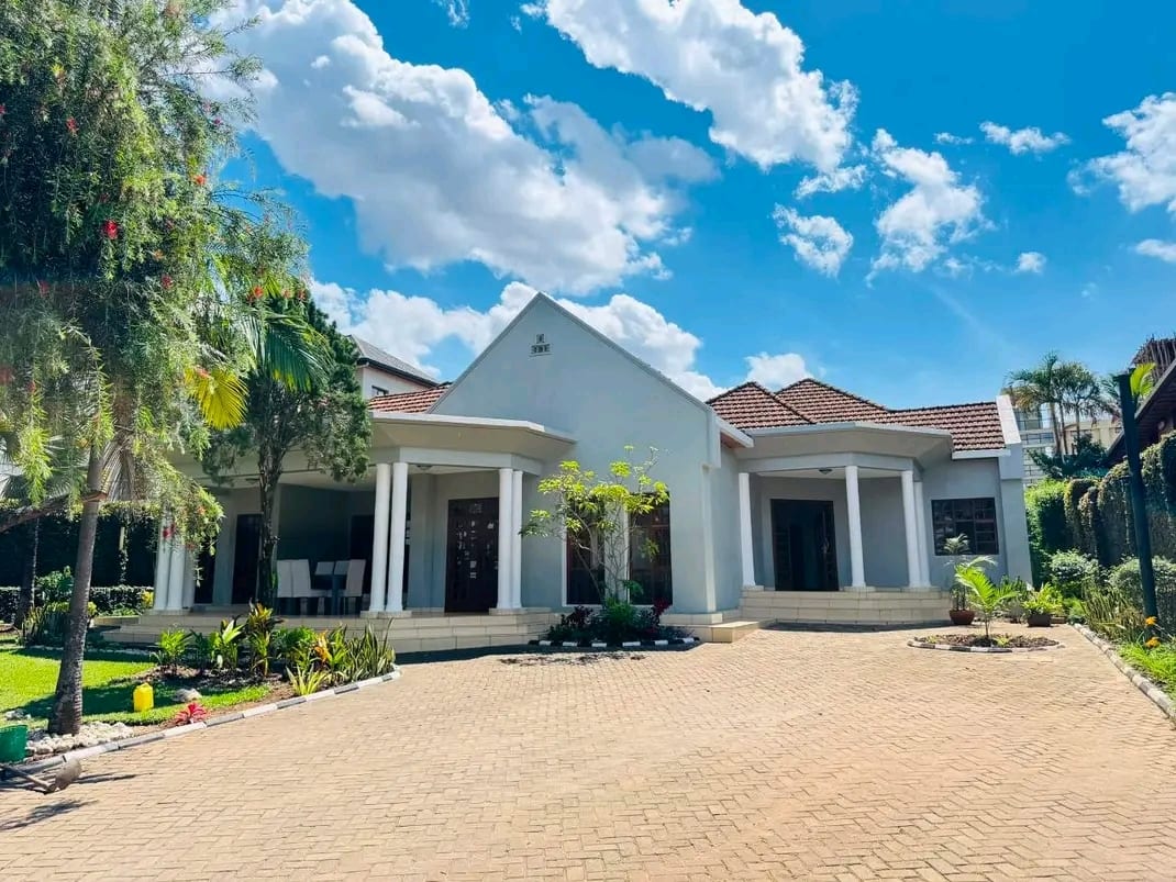 House for rent in Kinyinya, Kigali - Bright Furnished 4-Bedroom House in Kinyinya