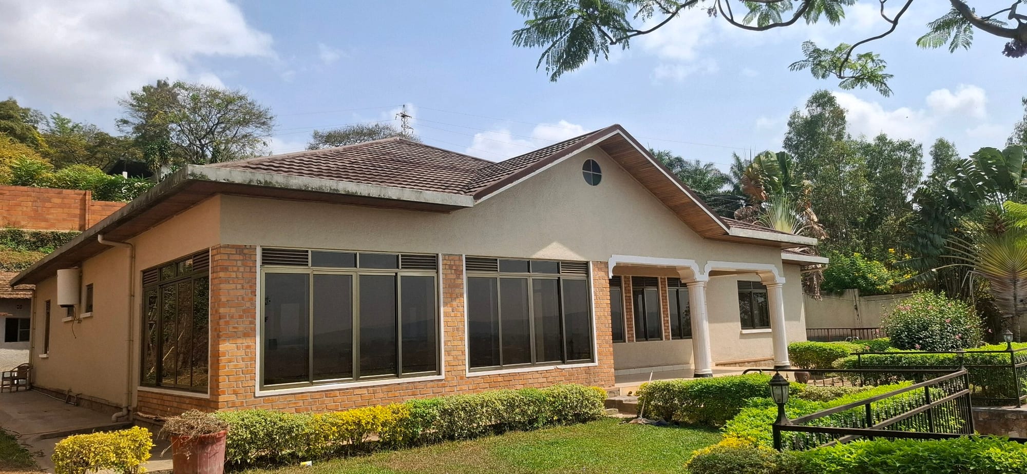House for rent in Kiyovu, Kigali - Bright 5-Bedroom House in Kiyovu
