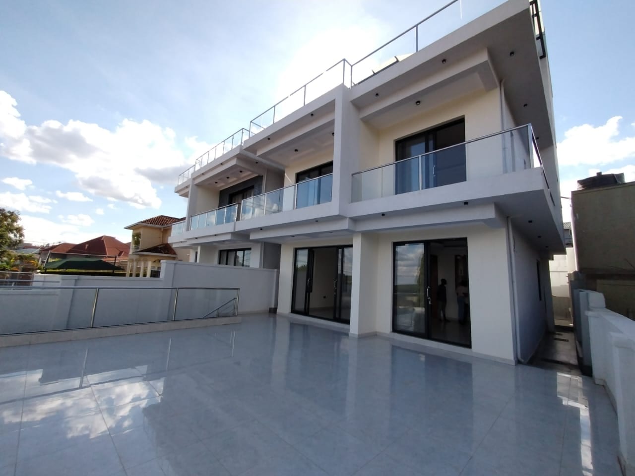 House for rent in Remera, Kigali - Stylish 6-Bedroom House in Remera