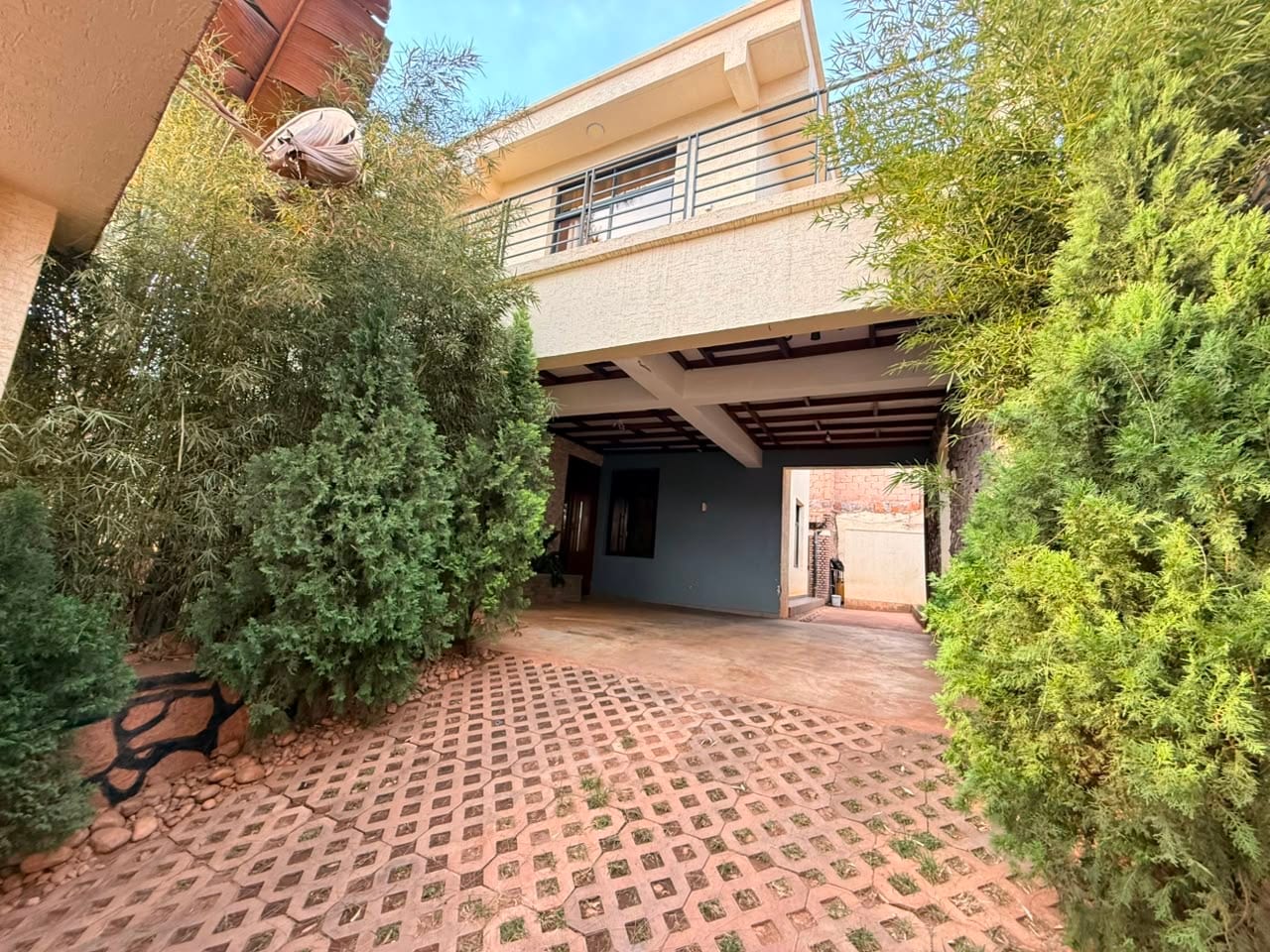 House for rent in Rebero, Kigali - Bright 4-Bedroom House in Rebero