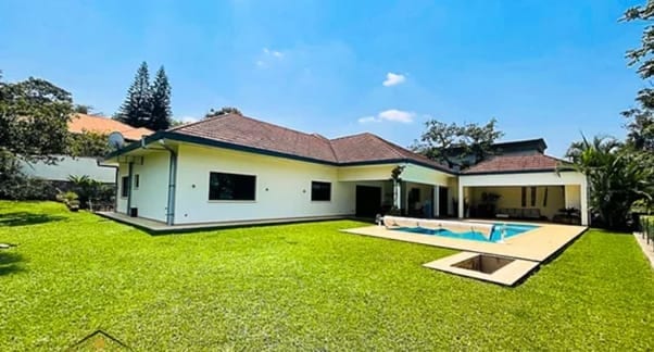 House for rent in Kiyovu, Kigali - Well-kept Furnished 4-Bedroom House in Kiyovu