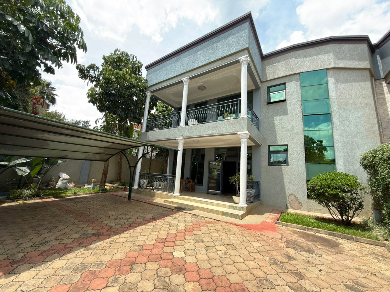 House for rent in Kinyinya, Kigali - Well-kept Furnished 6-Bedroom House in Kinyinya