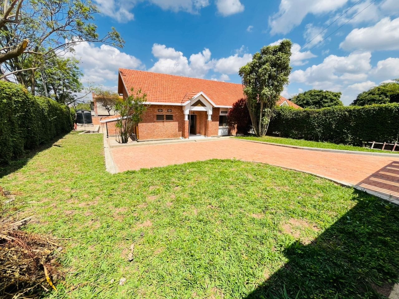 House for rent in Kinyinya, Kigali - Stylish 3-Bedroom House in Kinyinya