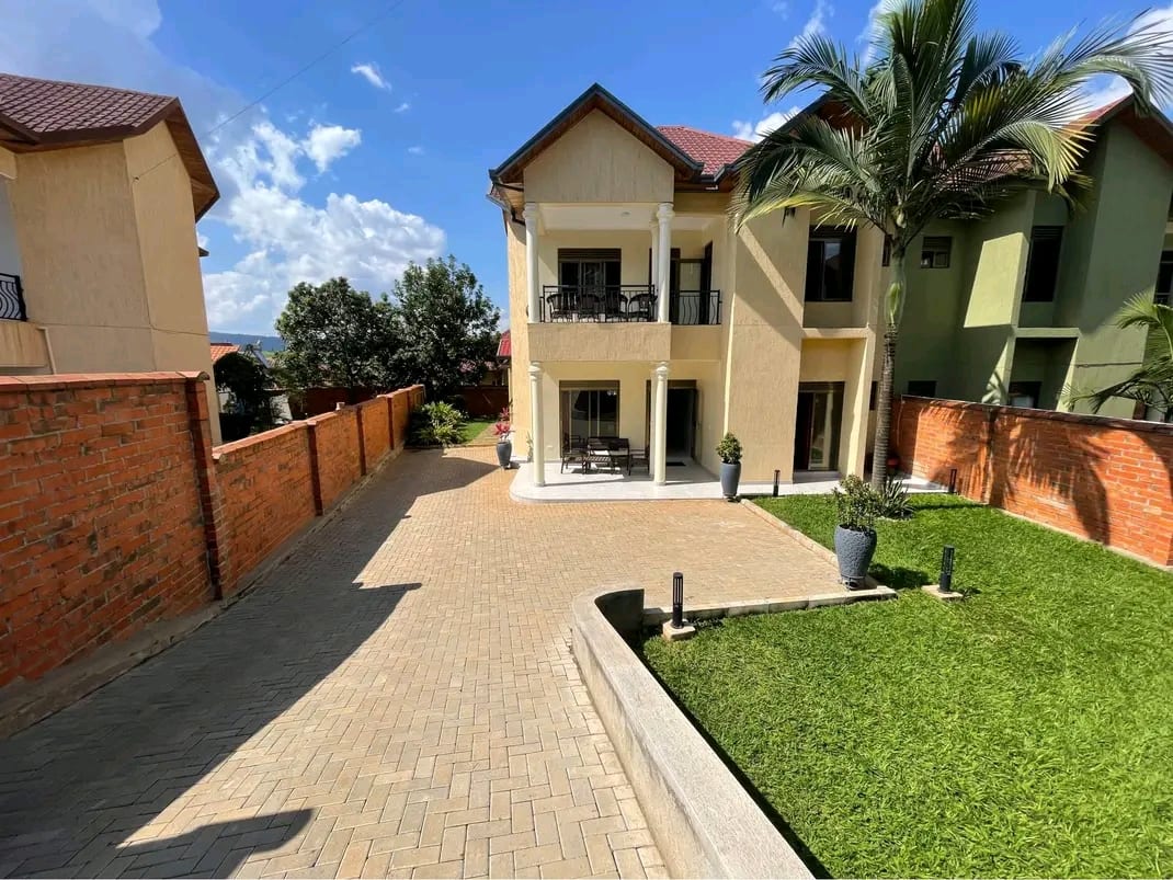 House for rent in Kinyinya, Kigali - Cosy Furnished 4-Bedroom House in Kinyinya