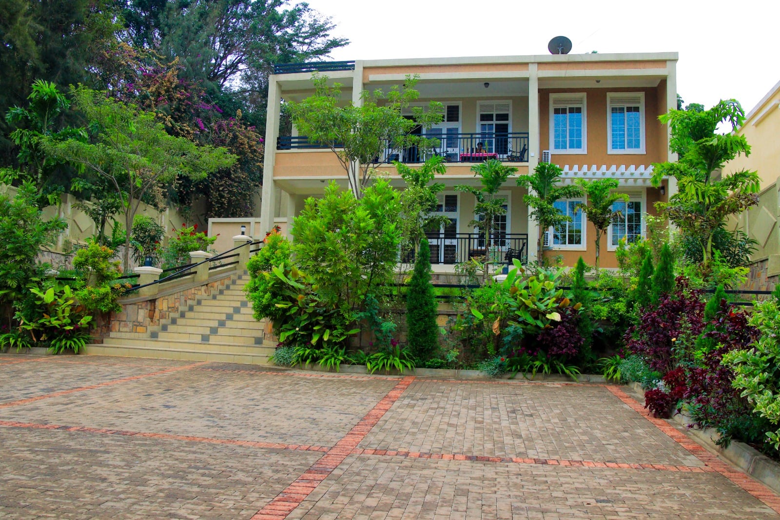 Apartment for rent in Nyarutarama, Kigali - Modern Furnished 3-Bedroom Apartment in Nyarutarama
