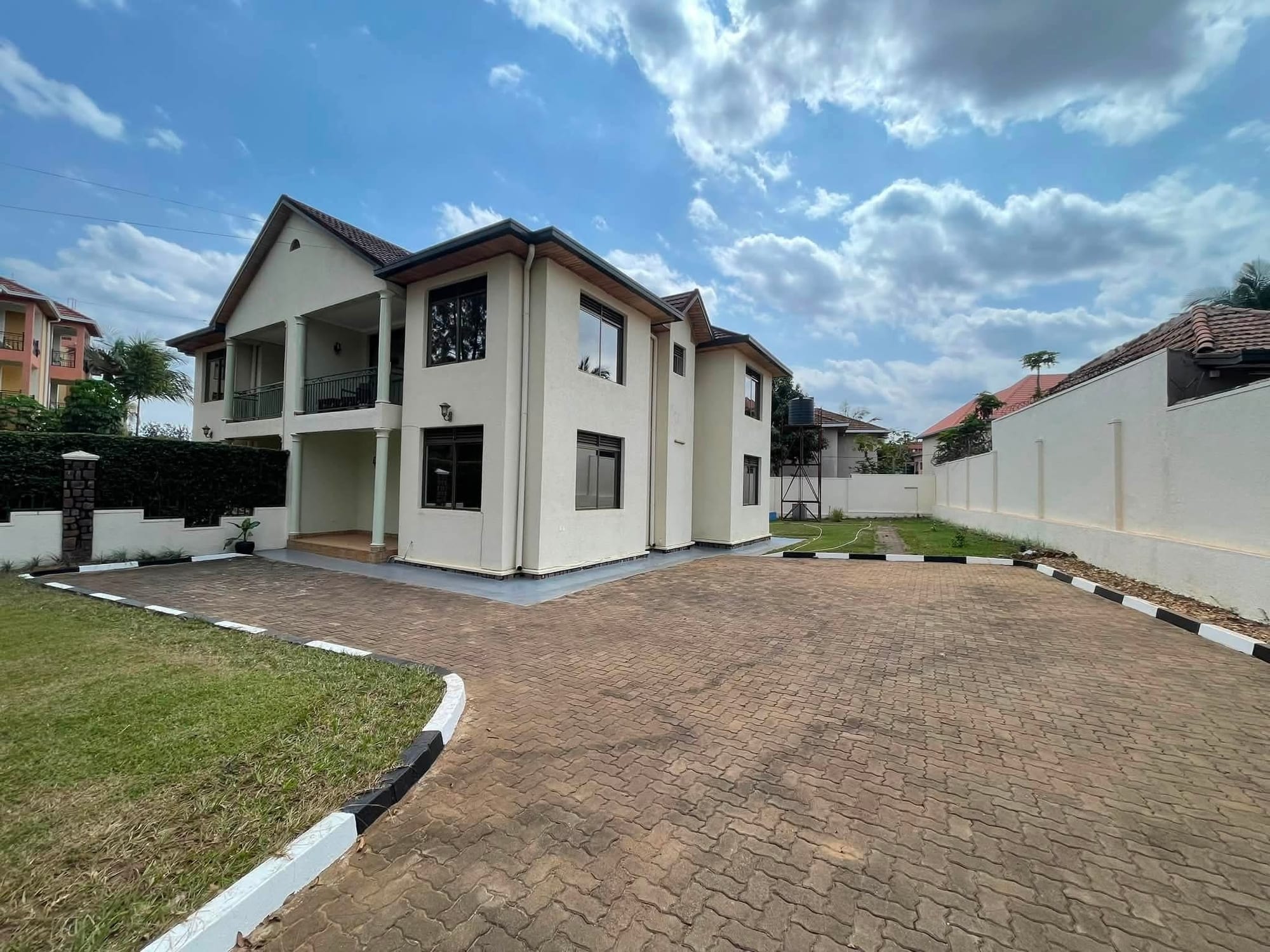 House for rent in Kinyinya, Kigali - Cosy Furnished 4-Bedroom House in Kinyinya