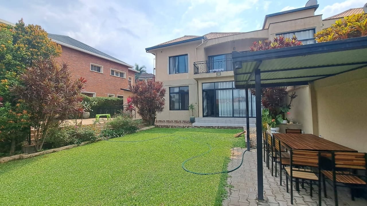 House for rent in Kinyinya, Kigali - Bright Furnished 3-Bedroom House in Kinyinya