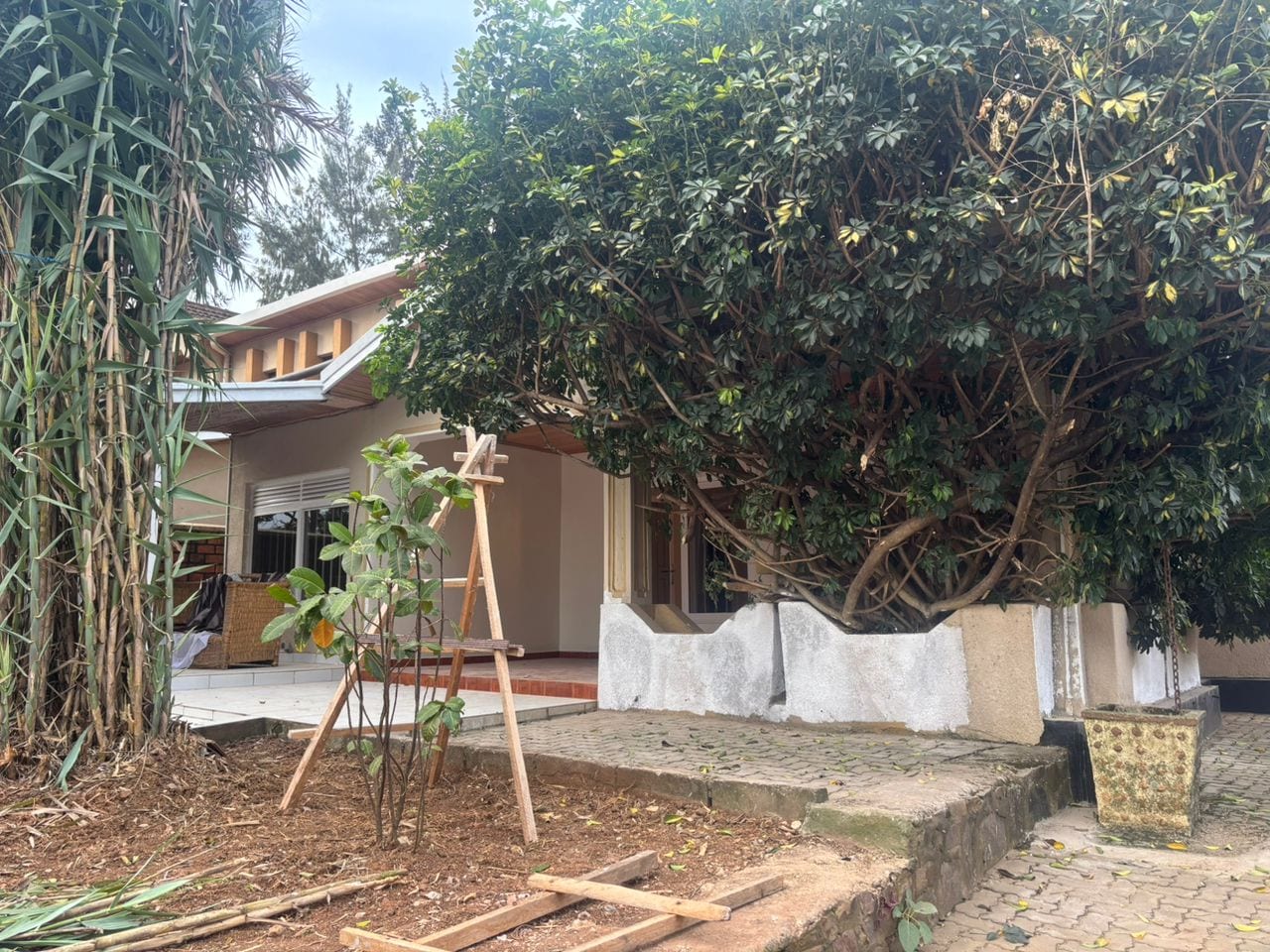 House for rent in Kacyiru, Kigali - Modern 6-Bedroom House in Kacyiru