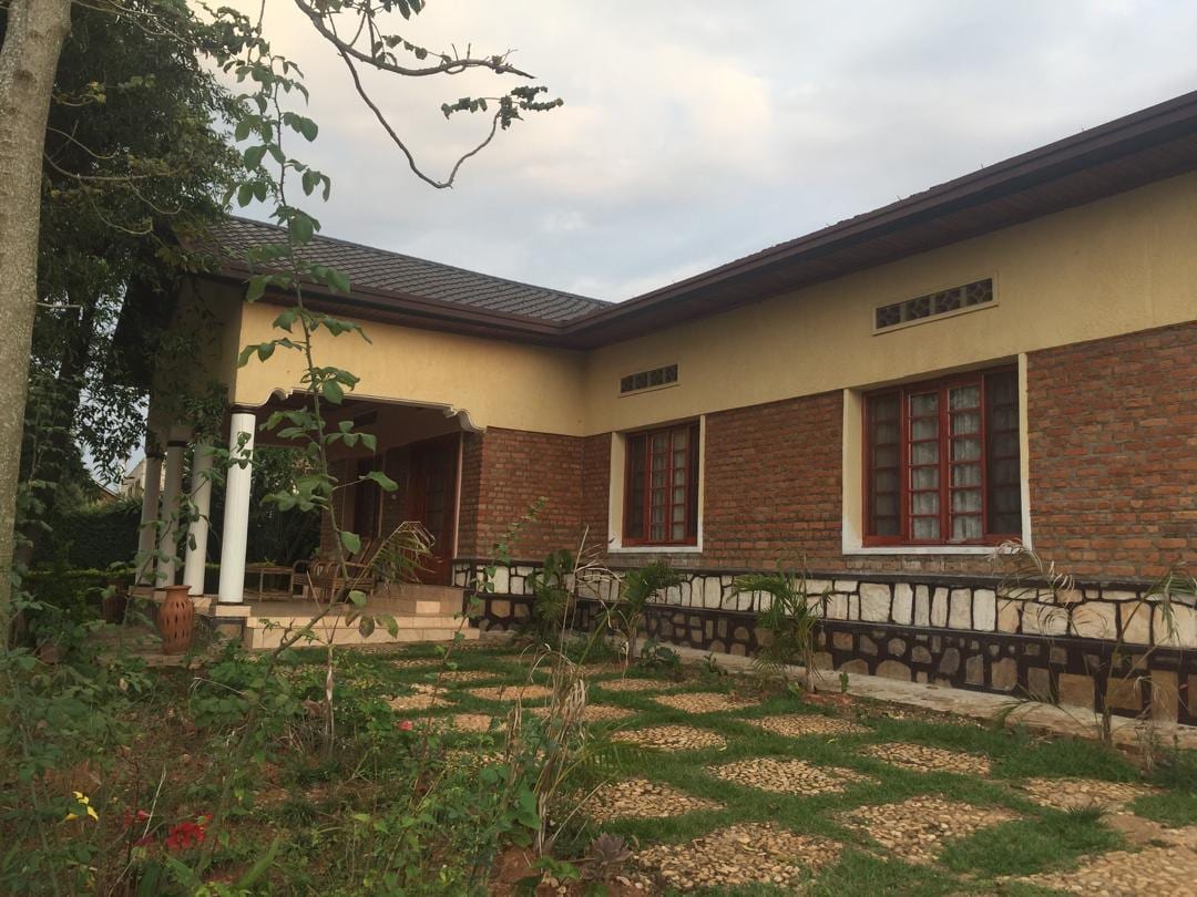 House for rent in Kacyiru, Kigali - Elegant Furnished 4-Bedroom House in Kacyiru