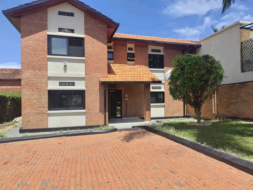 House for rent in Kinyinya, Kigali - Modern Furnished 3-Bedroom House in Kinyinya