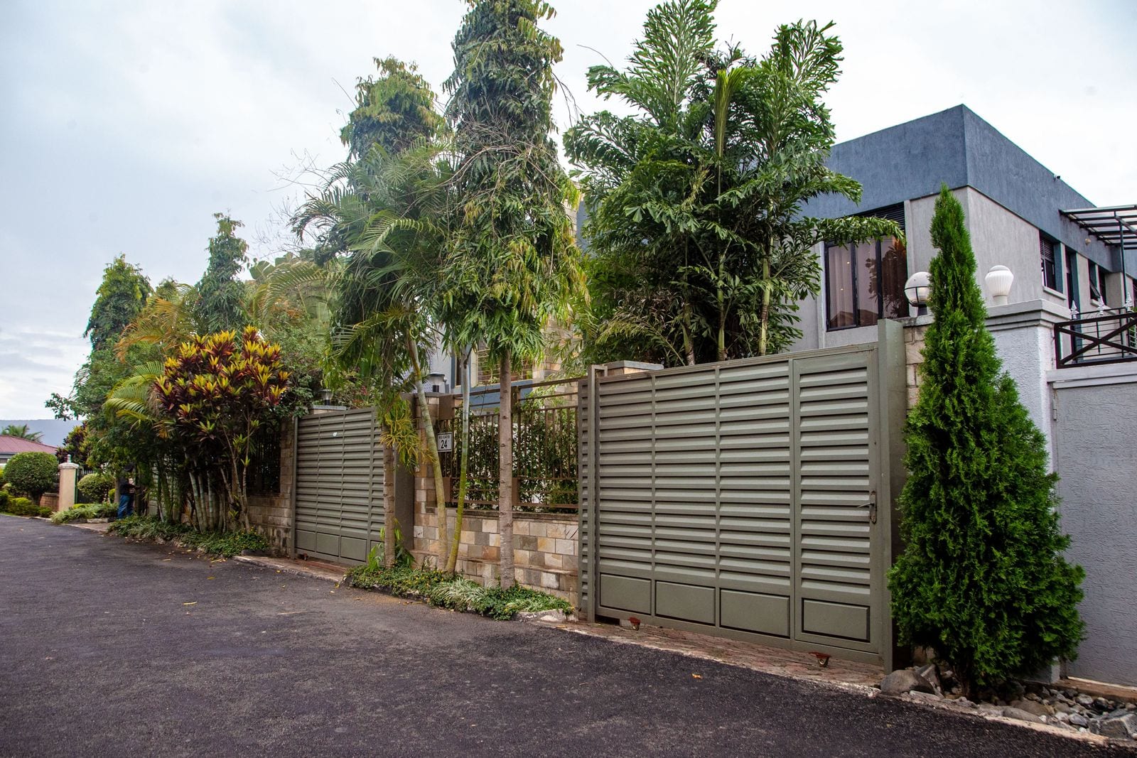 House for rent in Kinyinya, Kigali - Spacious Furnished 4-Bedroom House in Kinyinya