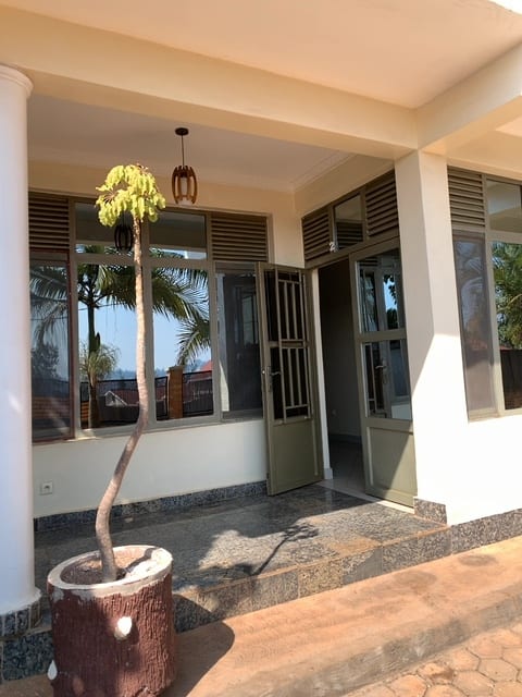 Apartment for rent in Kicukiro, Kigali - 3-Bedroom Rental in Kicukiro