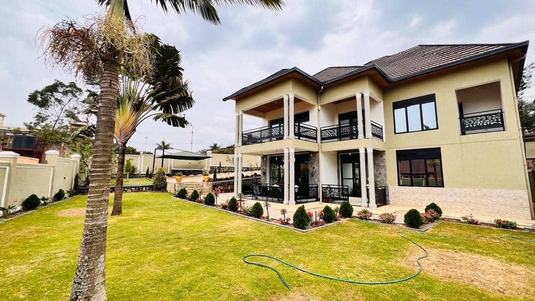 House for rent in Gisozi, Kigali - Stylish Furnished 6-Bedroom House in Gisozi