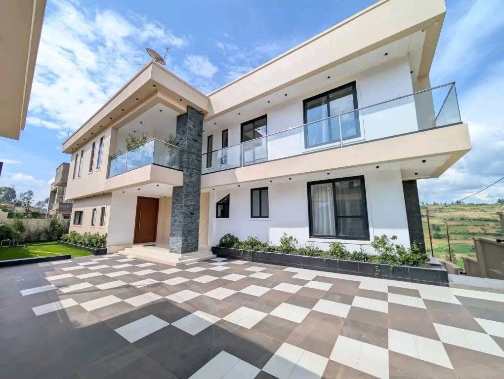 House for rent in Kimihurura, Kigali - Well-kept Furnished 6-Bedroom House in Kimihurura