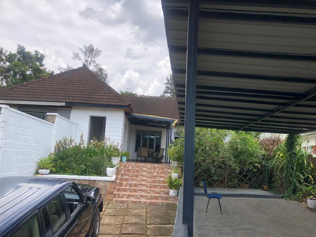 House for rent in Kimihurura, Kigali - Well-kept Furnished 3-Bedroom House in Kimihurura
