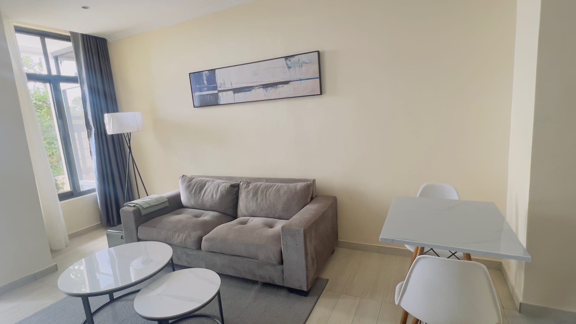 Apartment for rent in Kinyinya, Kigali - Bright Furnished 1-Bedroom Apartment in Kinyinya