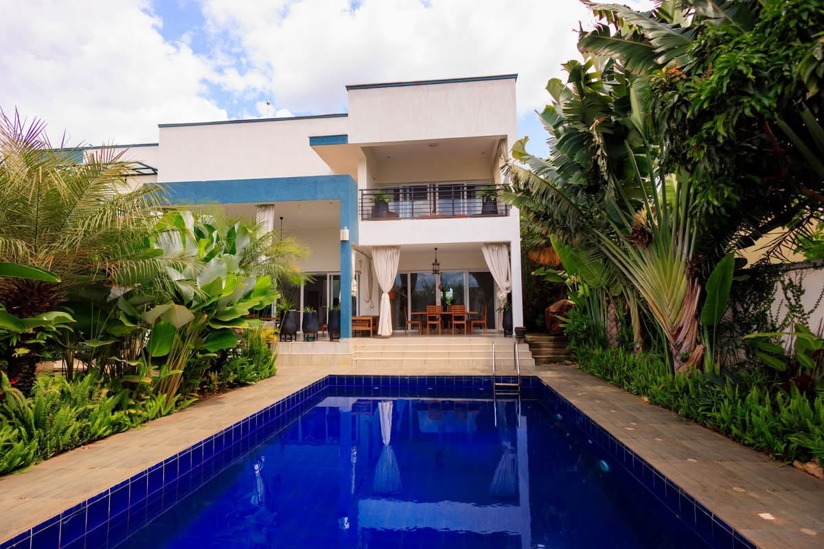House for rent in Kinyinya, Kigali - Bright Furnished 4-Bedroom House in Kinyinya