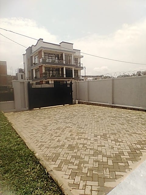 House for rent in Kibagabaga, Kigali - 6-Bedroom Rental in Kinyinya