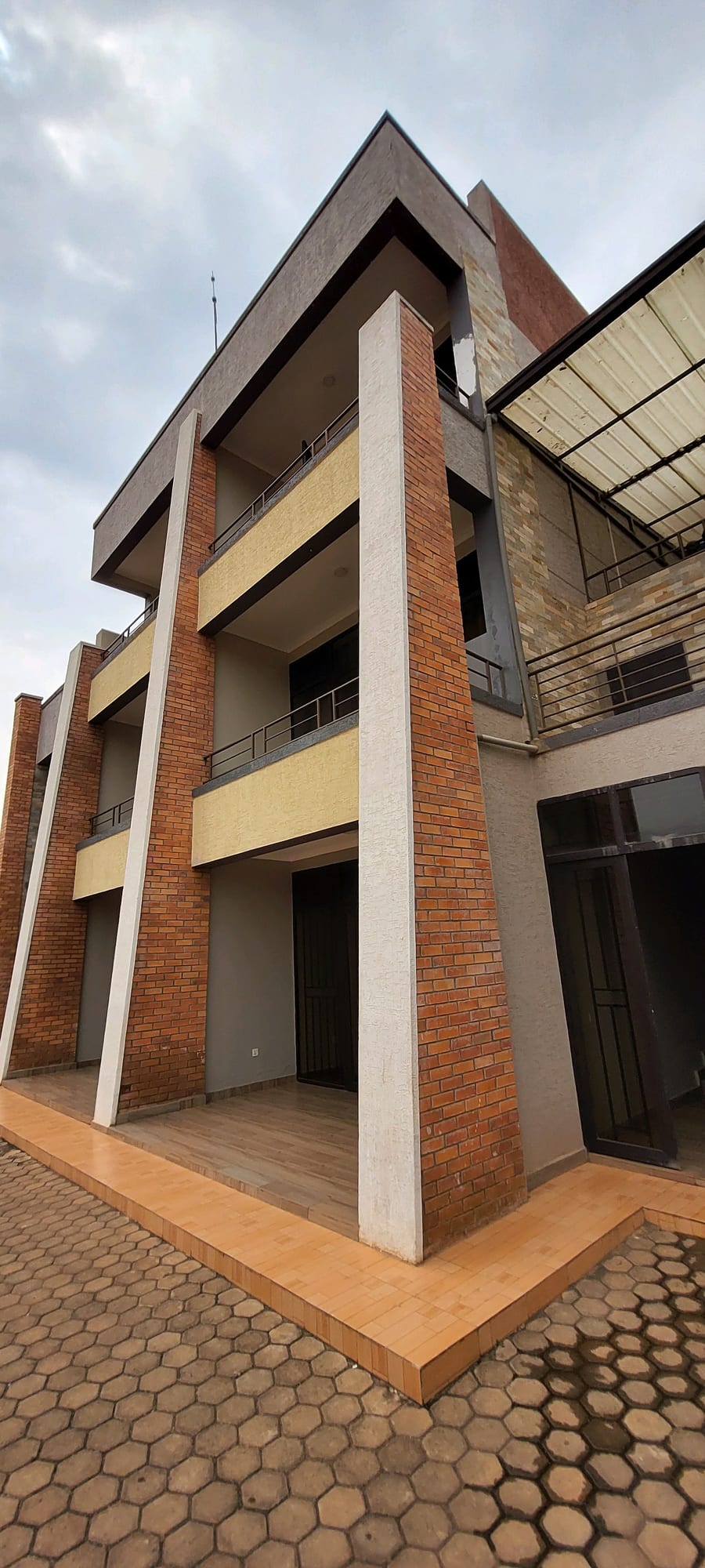 Apartment for rent in Kagarama, Kigali - Bright Furnished 1-Bedroom Apartment in Kagarama