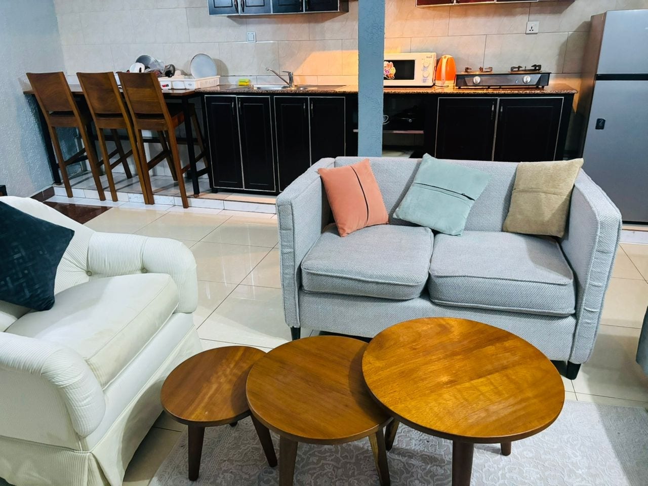 Apartment for rent in Kinyinya, Kigali - Comfortable Furnished 1-Bedroom Apartment in Kinyinya